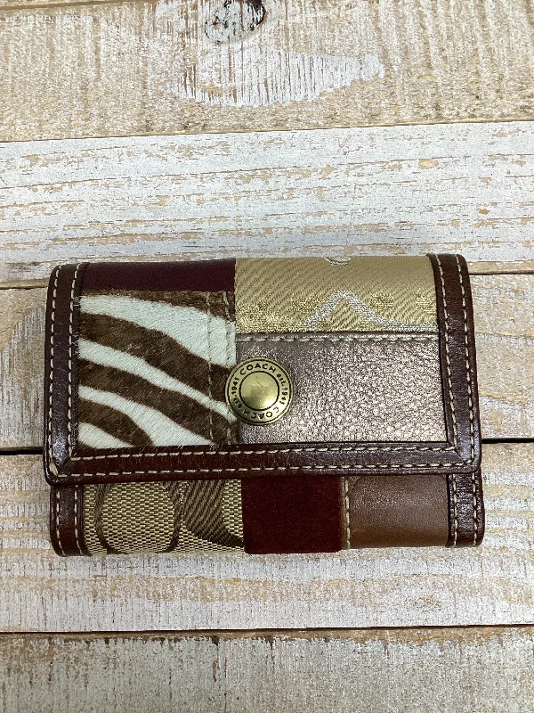 Wallet Coach, Size Small